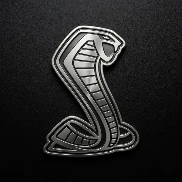 Cobra emblema – lipdukas ant juodo paviršiaus