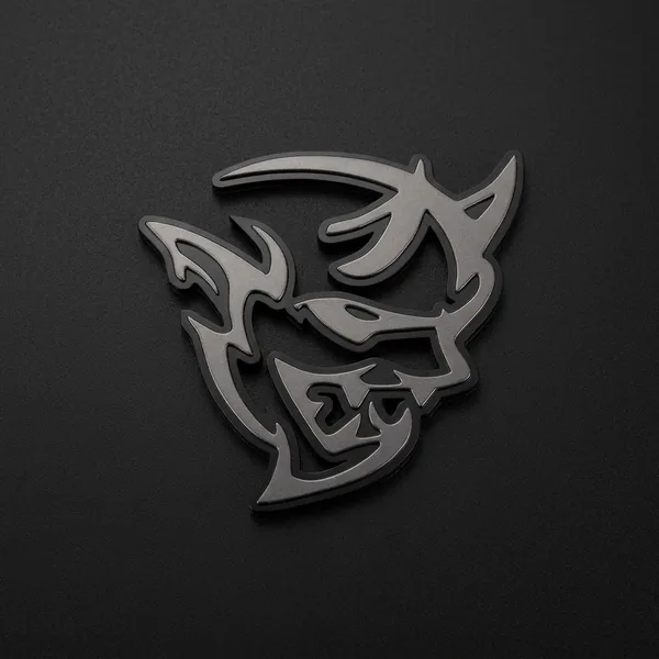 Demon emblema – grafito – lipdukas ant juodo paviršiaus