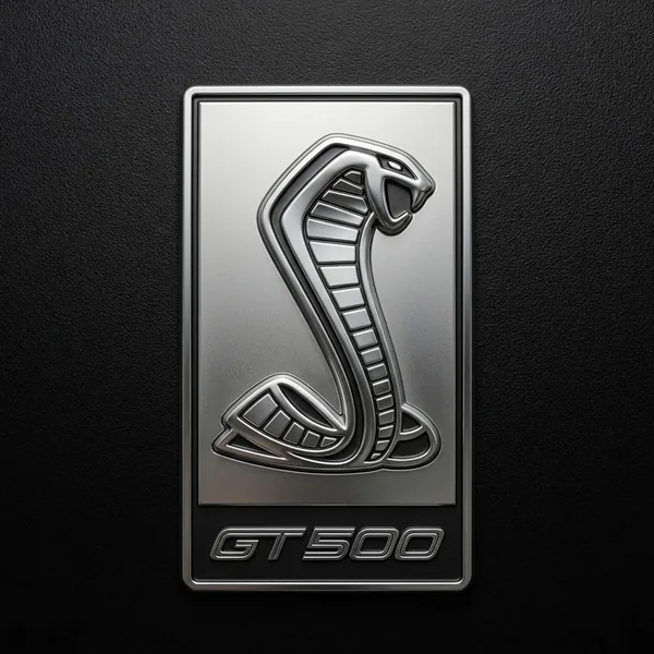GT500 Cobra plokštelė – lipdukas ant juodo paviršiaus