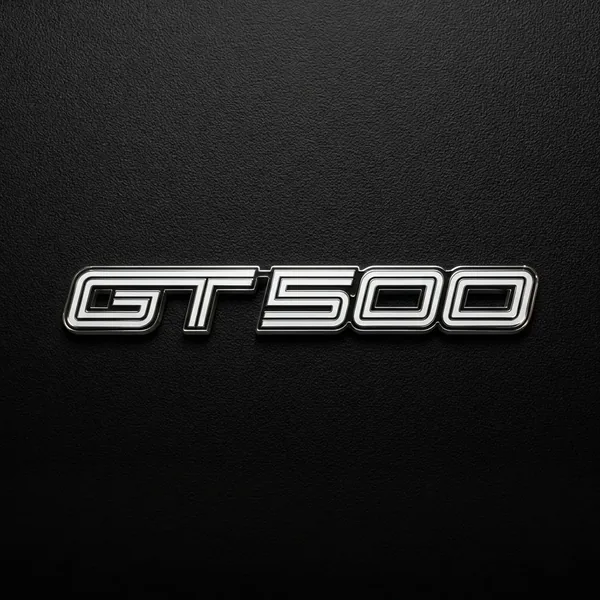 GT500 emblema – sidabrinė – lipdukas ant juodo paviršiaus
